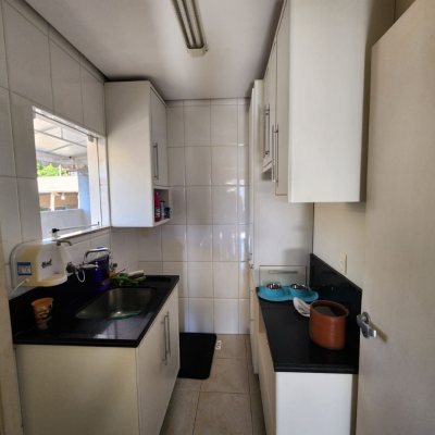 Casa Residencial com 204m², 4 quartos, 1 suíte, 4 garagens, no bairro Agronômica em Florianópolis