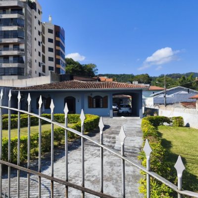 Terreno Comercial/Residencial com 797m², no bairro João Paulo em Florianópolis