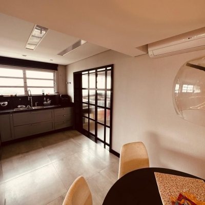 Apartamentos com 170m², 2 quartos, 1 suíte, 2 garagens, no bairro Balneário em Florianópolis