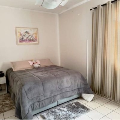 Casa Residencial com 315m², 5 quartos, 3 suítes, 3 garagens, no bairro Capoeiras em Florianópolis