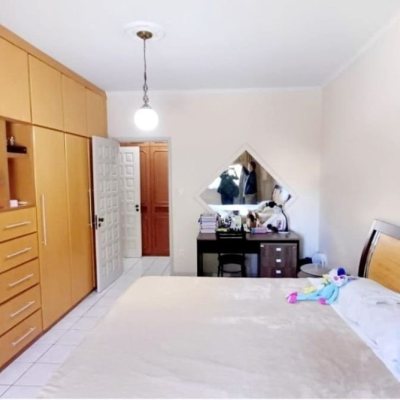 Casa Residencial com 315m², 5 quartos, 3 suítes, 3 garagens, no bairro Capoeiras em Florianópolis