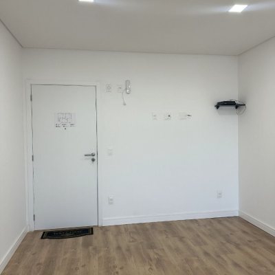 Sala com 30m², no bairro Ingleses do Rio Vermelho em Florianópolis