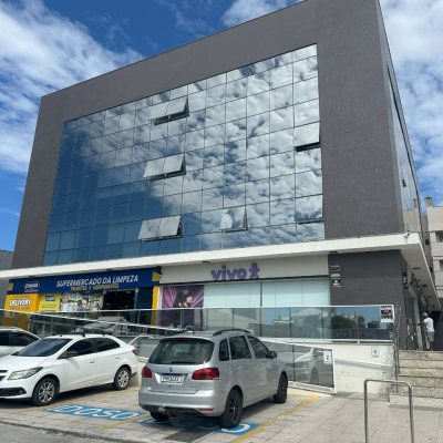 Sala com 30m², no bairro Ingleses do Rio Vermelho em Florianópolis