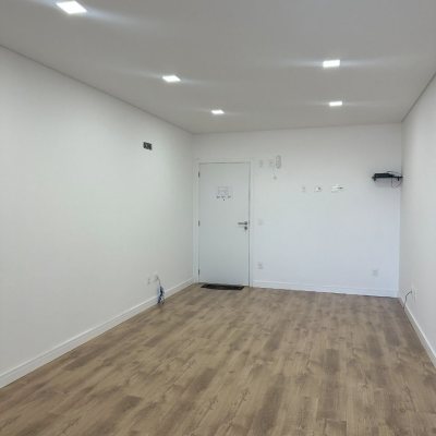 Sala com 30m², no bairro Ingleses do Rio Vermelho em Florianópolis