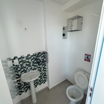 Sala com 30m², no bairro Ingleses do Rio Vermelho em Florianópolis