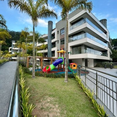 Apartamentos com 178m², 3 quartos, 3 suítes, 2 garagens, no bairro Cacupé em Florianópolis