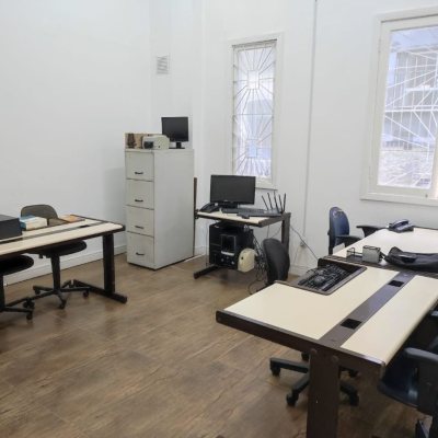 Sala com 77m², no bairro Centro em Florianópolis