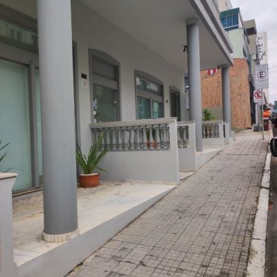 Sala com 77m², no bairro Centro em Florianópolis