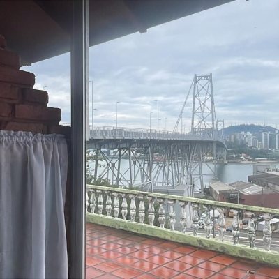 Casa Residencial com 584m², 6 quartos, 1 suíte, no bairro Estreito em Florianópolis