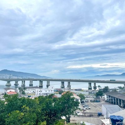 Casa Residencial com 584m², 6 quartos, 1 suíte, no bairro Estreito em Florianópolis