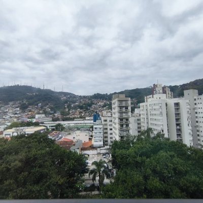 Apartamentos com 113m², 3 quartos, 1 suíte, 2 garagens, no bairro Centro em Florianópolis