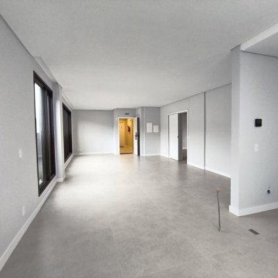 Apartamentos com 113m², 3 quartos, 1 suíte, 2 garagens, no bairro Centro em Florianópolis