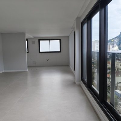 Apartamentos com 113m², 3 quartos, 1 suíte, 2 garagens, no bairro Centro em Florianópolis