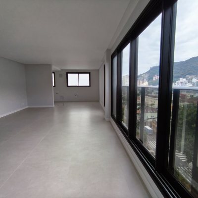 Apartamentos com 113m², 3 quartos, 1 suíte, 2 garagens, no bairro Centro em Florianópolis