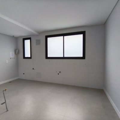 Apartamentos com 113m², 3 quartos, 1 suíte, 2 garagens, no bairro Centro em Florianópolis