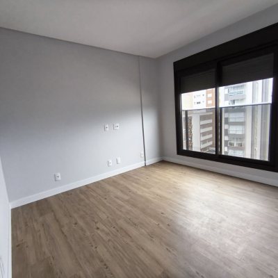 Apartamentos com 113m², 3 quartos, 1 suíte, 2 garagens, no bairro Centro em Florianópolis