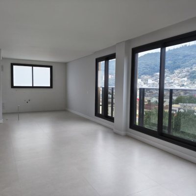 Apartamentos com 113m², 3 quartos, 1 suíte, 2 garagens, no bairro Centro em Florianópolis