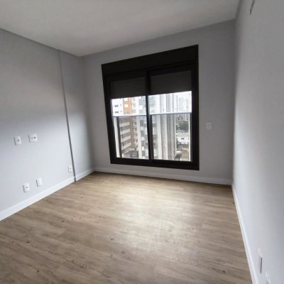 Apartamentos com 113m², 3 quartos, 1 suíte, 2 garagens, no bairro Centro em Florianópolis