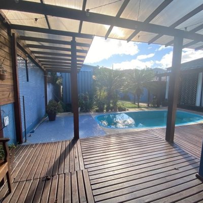 Casa Residencial com 187m², 3 quartos, 4 garagens, no bairro Açores em Florianópolis