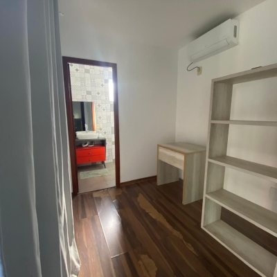 Casa Residencial com 187m², 3 quartos, 4 garagens, no bairro Açores em Florianópolis