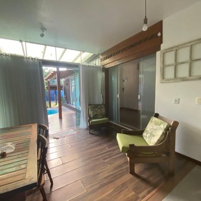 Casa Residencial com 187m², 3 quartos, 4 garagens, no bairro Açores em Florianópolis