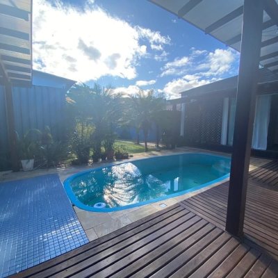 Casa Residencial com 187m², 3 quartos, 4 garagens, no bairro Açores em Florianópolis