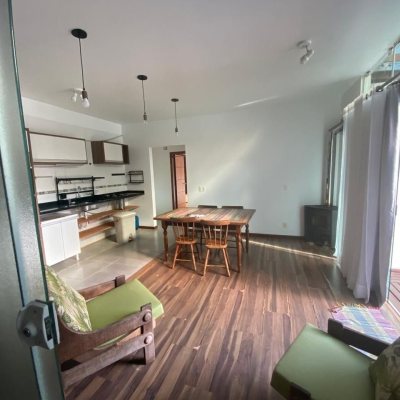 Casa Residencial com 187m², 3 quartos, 4 garagens, no bairro Açores em Florianópolis