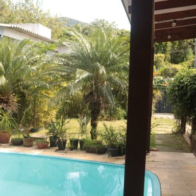 Casa Residencial com 187m², 3 quartos, 4 garagens, no bairro Açores em Florianópolis