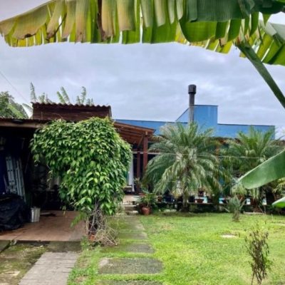 Casa Residencial com 187m², 3 quartos, 4 garagens, no bairro Açores em Florianópolis