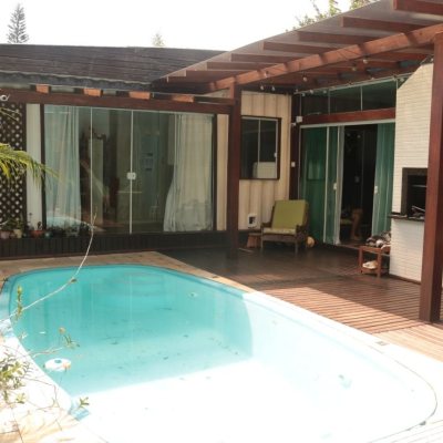 Casa Residencial com 187m², 3 quartos, 4 garagens, no bairro Açores em Florianópolis