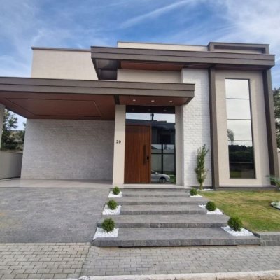 Casa em Condomínio com 214m², 3 quartos, 1 suíte, 2 garagens, no bairro Ingleses do Rio Vermelho em Florianópolis