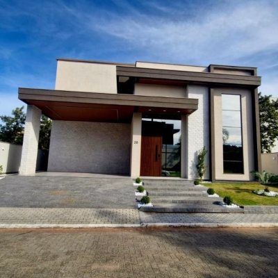 Casa em Condomínio com 214m², 3 quartos, 1 suíte, 2 garagens, no bairro Ingleses do Rio Vermelho em Florianópolis