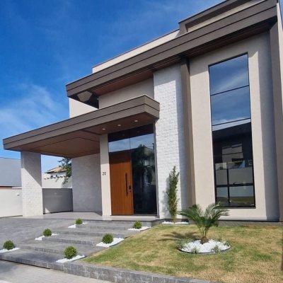 Casa em Condomínio com 214m², 3 quartos, 1 suíte, 2 garagens, no bairro Ingleses do Rio Vermelho em Florianópolis