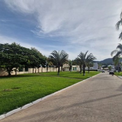 Casa em Condomínio com 214m², 3 quartos, 1 suíte, 2 garagens, no bairro Ingleses do Rio Vermelho em Florianópolis