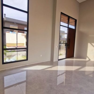 Casa em Condomínio com 214m², 3 quartos, 1 suíte, 2 garagens, no bairro Ingleses do Rio Vermelho em Florianópolis