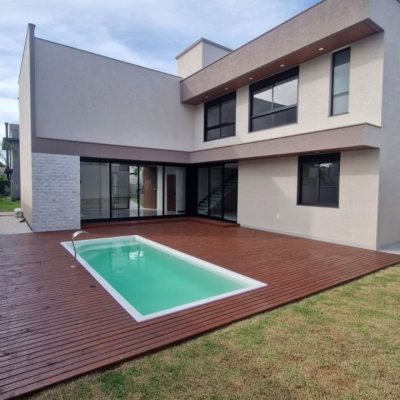 Casa em Condomínio com 214m², 3 quartos, 1 suíte, 2 garagens, no bairro Ingleses do Rio Vermelho em Florianópolis