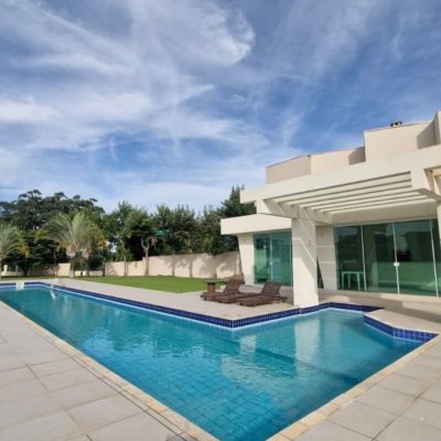 Casa em Condomínio com 214m², 3 quartos, 1 suíte, 2 garagens, no bairro Ingleses do Rio Vermelho em Florianópolis