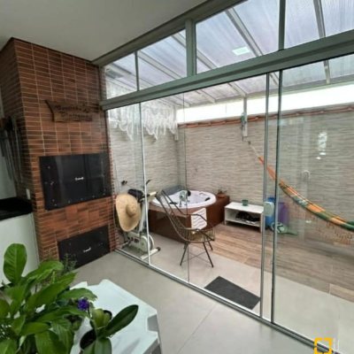 Casa Residencial com 141m², 3 quartos, 3 suítes, 2 garagens, no bairro Ingleses do Rio Vermelho em Florianópolis