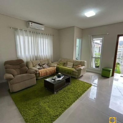 Casa Residencial com 141m², 3 quartos, 3 suítes, 2 garagens, no bairro Ingleses do Rio Vermelho em Florianópolis