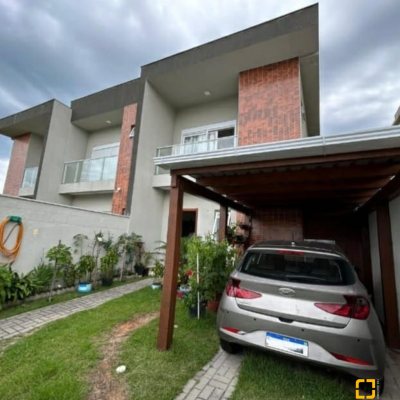 Casa Residencial com 141m², 3 quartos, 3 suítes, 2 garagens, no bairro Ingleses do Rio Vermelho em Florianópolis