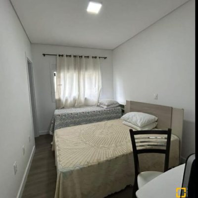 Casa Residencial com 141m², 3 quartos, 3 suítes, 2 garagens, no bairro Ingleses do Rio Vermelho em Florianópolis