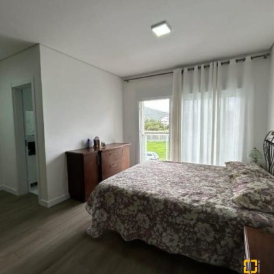 Casa Residencial com 141m², 3 quartos, 3 suítes, 2 garagens, no bairro Ingleses do Rio Vermelho em Florianópolis