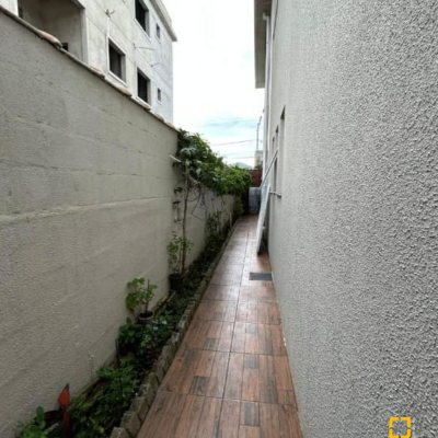 Casa Residencial com 141m², 3 quartos, 3 suítes, 2 garagens, no bairro Ingleses do Rio Vermelho em Florianópolis