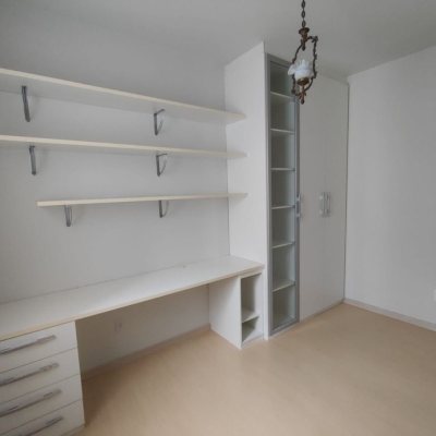 Cobertura com 144m², 3 quartos, 1 suíte, 2 garagens, no bairro Canto em Florianópolis