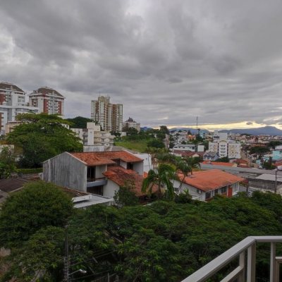 Cobertura com 144m², 3 quartos, 1 suíte, 2 garagens, no bairro Canto em Florianópolis