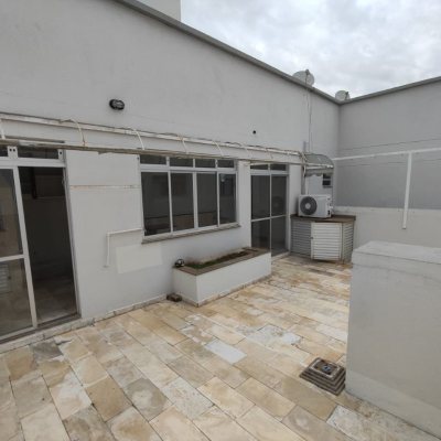 Cobertura com 144m², 3 quartos, 1 suíte, 2 garagens, no bairro Canto em Florianópolis
