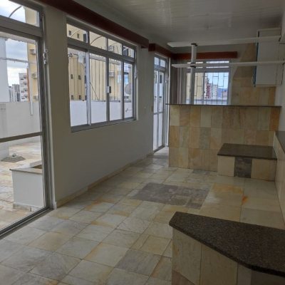 Cobertura com 144m², 3 quartos, 1 suíte, 2 garagens, no bairro Canto em Florianópolis