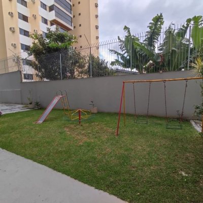 Cobertura com 144m², 3 quartos, 1 suíte, 2 garagens, no bairro Canto em Florianópolis