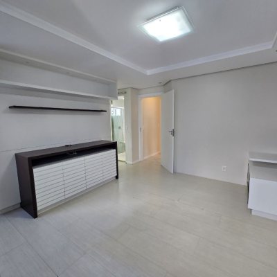 Cobertura com 197m², 2 quartos, 1 suíte, 2 garagens, no bairro Centro em Florianópolis