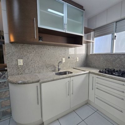 Cobertura com 197m², 2 quartos, 1 suíte, 2 garagens, no bairro Centro em Florianópolis